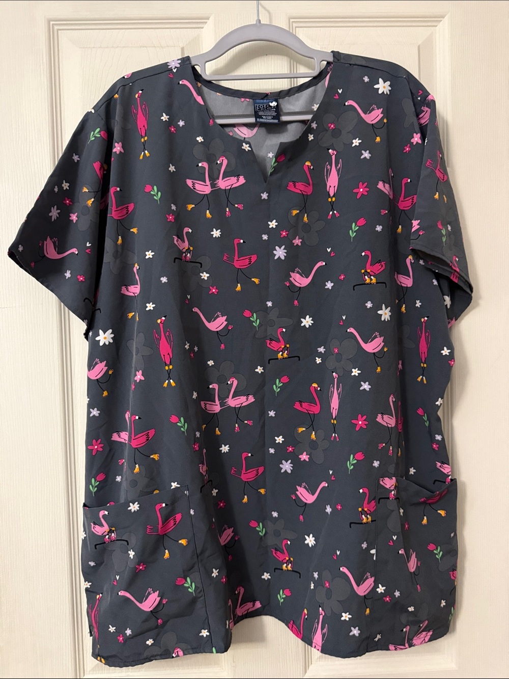Zoe+Chloe Roller Skating Flamingos Scrub Top Sz 2X